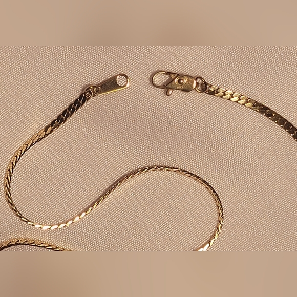 Gold Colored Necklace - Picture 3 of 4